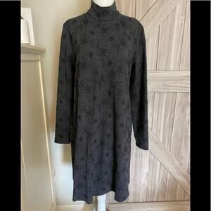 Mimi maternity medium gray long sleeve dress